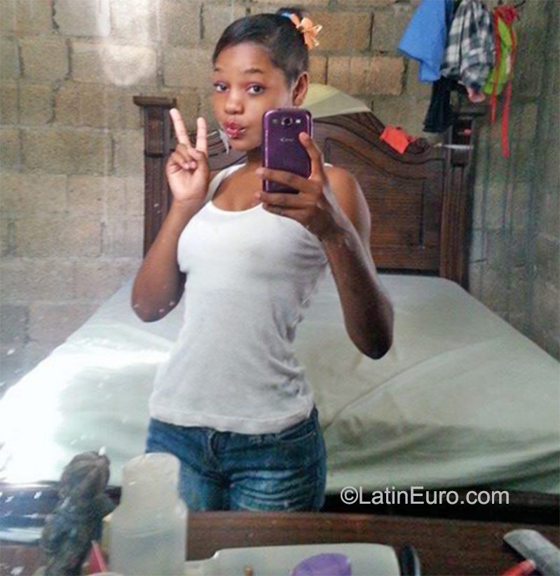 Date this young Dominican Republic girl Isabel from Santo Domingo DO23425
