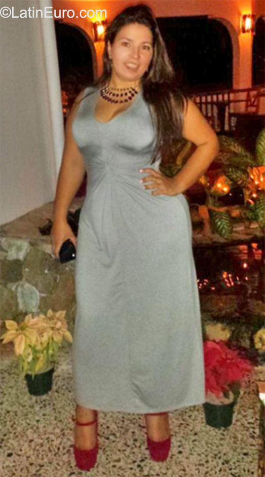 Date this delightful Honduras girl Samary from Tegucigalpa HN1731