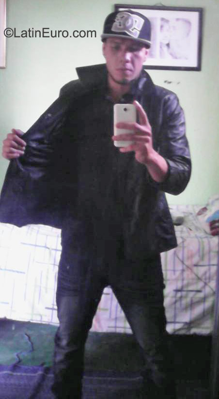 Date this happy Colombia man Hector from Cali CO18118