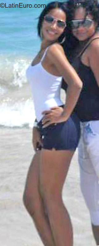 Date this fun Dominican Republic girl Anerys from Santiago DO23471