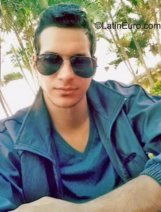 Date this charming Dominican Republic man Manuel enrique from Santo Domingo DO23475