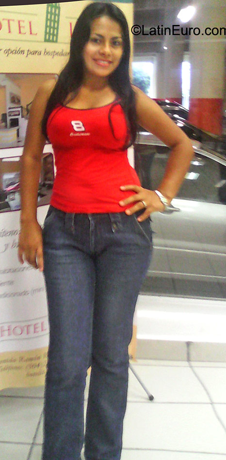 Date this charming Honduras girl Elizabeth from La Ceiba HN1742