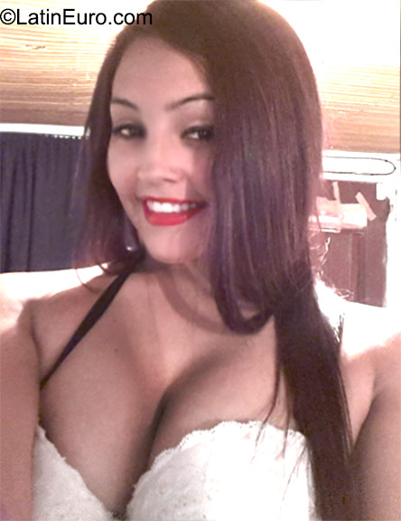 Date this nice looking Colombia girl Camila from Manizales CO18130