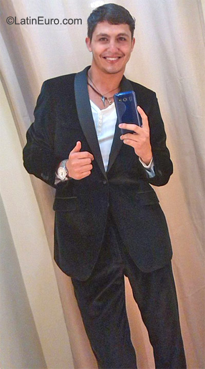 Date this fun Venezuela man Kenny from Caracas VE633