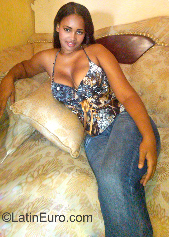 Date this hard body Dominican Republic girl Adriana from Santo Domingo DO23542