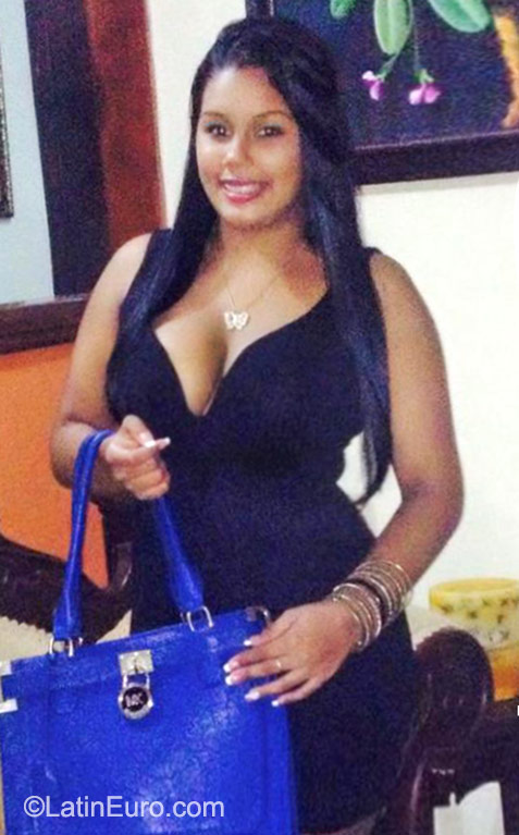 Date this good-looking Dominican Republic girl Nikarinia from Dajabon DO23562