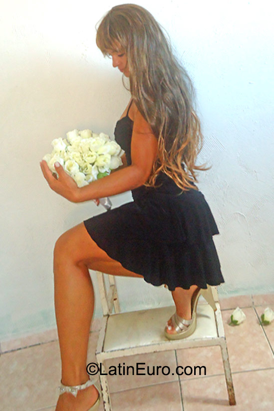 Date this voluptuous Brazil girl Bela from Recife BR9544