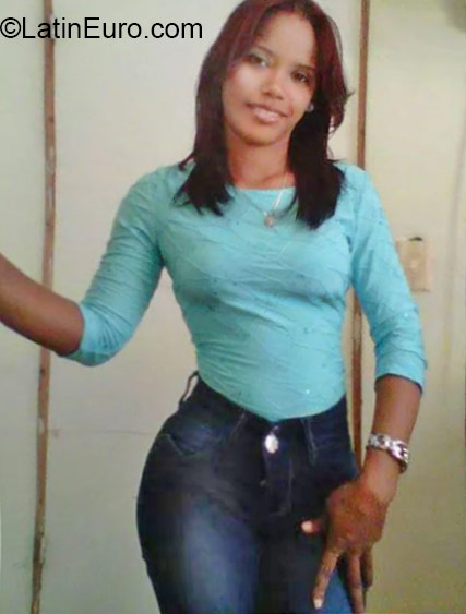 Date this georgeous Dominican Republic girl Laudie from Santo Domingo DO23687