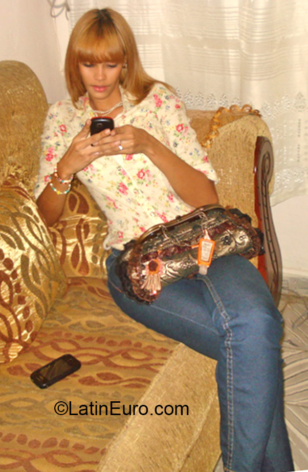 Date this gorgeous Dominican Republic girl Indiana from Santiago DO23695