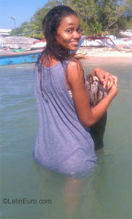 Date this lovely Dominican Republic girl Naylis from Barahona DO23712
