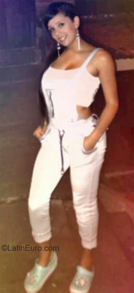 Date this nice looking Colombia girl Elizabeth from Medellin CO18223