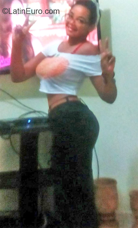 Date this tall Dominican Republic girl Eunias from Santo Domingo DO23750