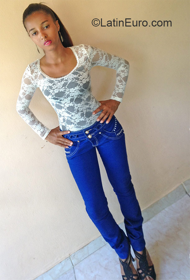 Date this young Dominican Republic girl Ana from Santo Domingo DO23806