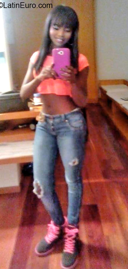 Date this foxy Colombia girl Vanessa from Cali CO18244