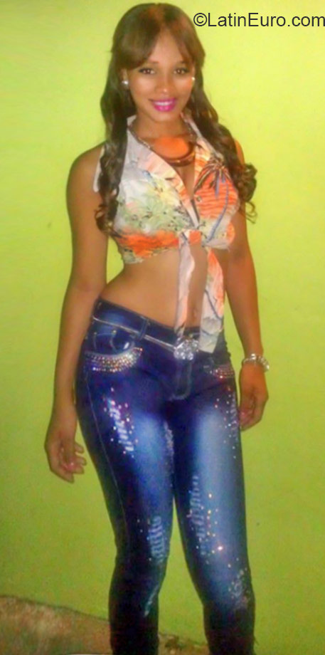 Date this sultry Dominican Republic girl Lasandra from Puerto Plata DO23835