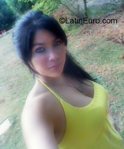 Date this athletic Colombia girl Patricia from Cali CO18255