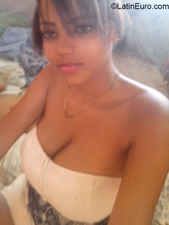 Date this athletic Dominican Republic girl Ruth from Santo Domingo DO23853