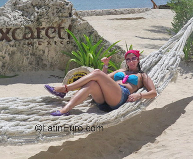 Date this sultry Colombia girl Luz Elena from Cali CO18260