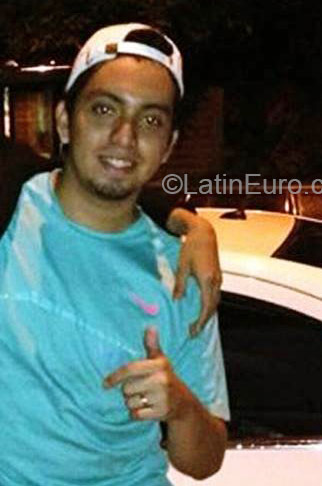 Date this tall Colombia man Alejandro from Cali CO18265