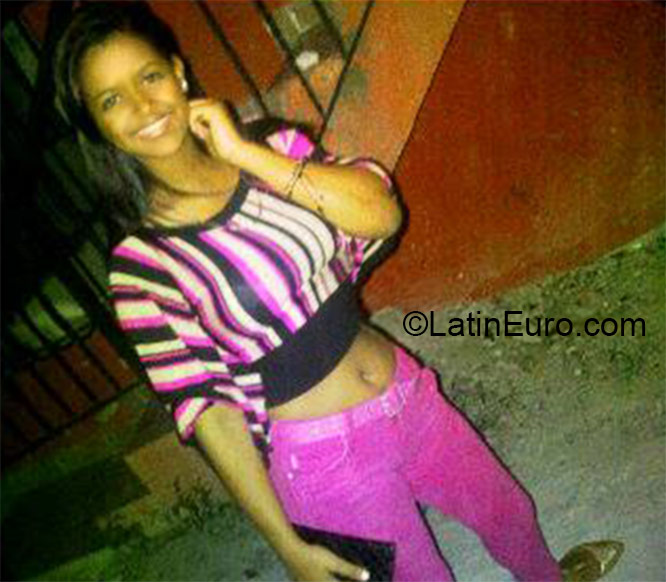 Date this stunning Dominican Republic girl Lisbeth from Santo Domingo DO23866