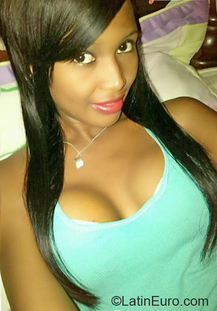 Date this pretty Dominican Republic girl Rosaalba from Santo Domingo DO23881