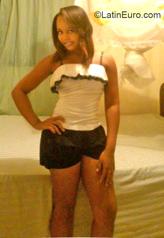 Date this exotic Dominican Republic girl Shenell from Santo Domingo DO25149