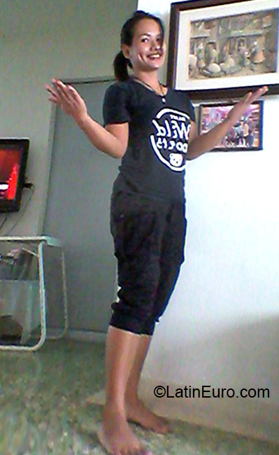 Date this delightful Singapore girl Frediln from Singapore SG22