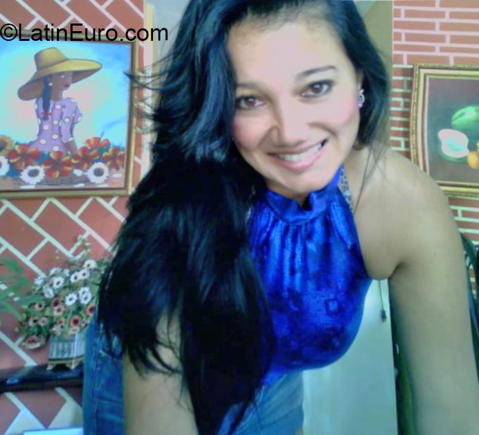 Date this foxy Dominican Republic girl Yelie from Santiago DO23924