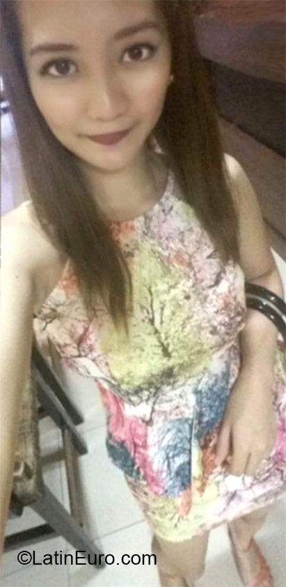 Date this hot Philippines girl Cristina from Manila PH845