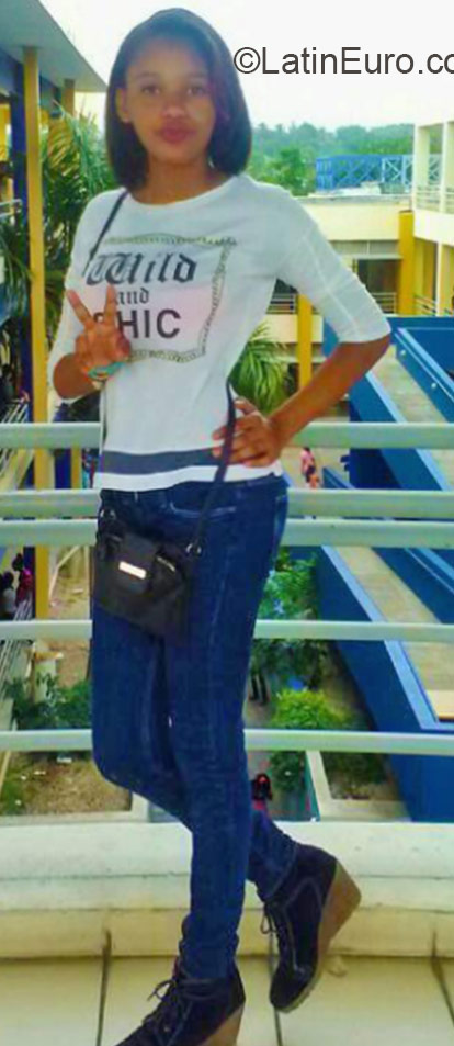 Date this gorgeous Dominican Republic girl Jessica from Santo Domingo DO23952