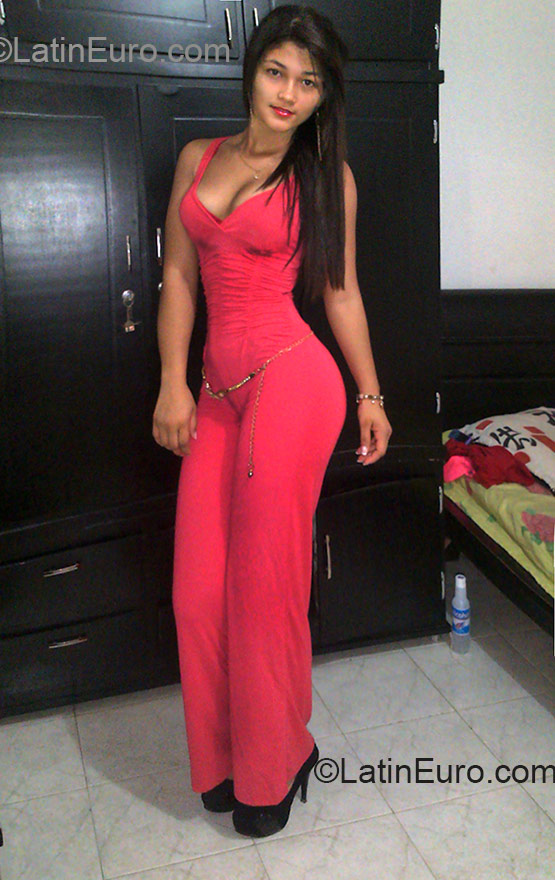 Date this charming Colombia girl Angelicia from Apartado CO18296