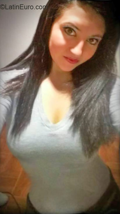 Date this hot Colombia girl Diana from Bogota CO18298