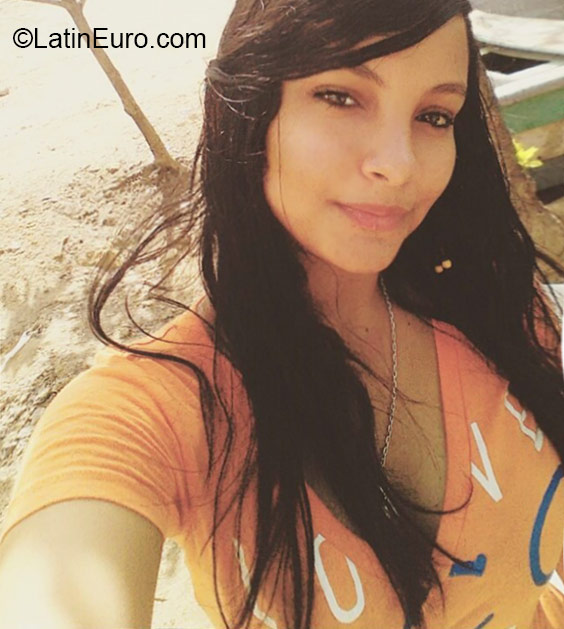 Date this stunning Dominican Republic girl Maria from San Pedro de Macoris DO24062