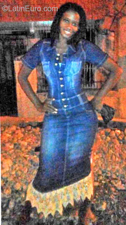 Date this happy Colombia girl Karina from Cali CO18762