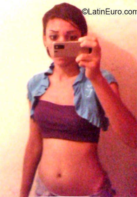 Date this attractive Dominican Republic girl Jonathia massiel from Santo Domingo DO24294