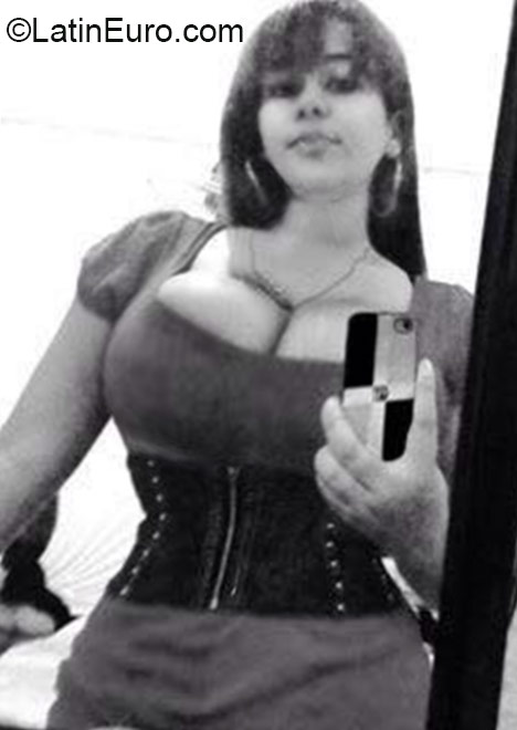 Date this good-looking Dominican Republic girl Rosa from Santo Domingo DO24298