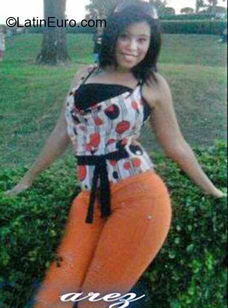 Date this gorgeous Dominican Republic girl Elizabeth from Santiago DO24348