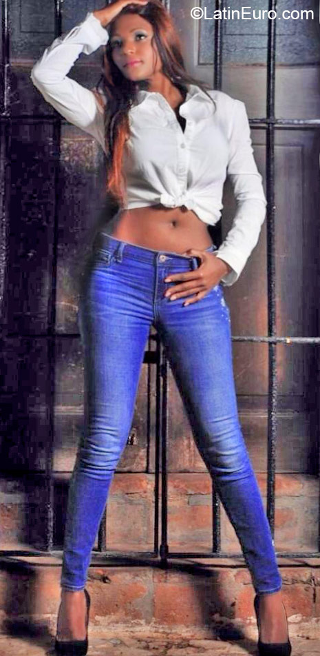 Date this attractive Austria girl Heidy from Vienna AT53