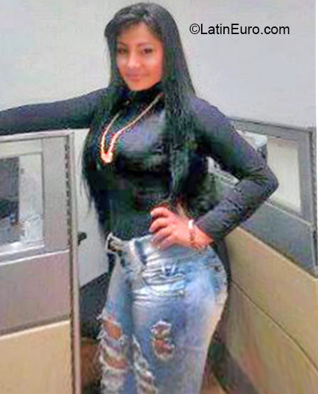 Date this beautiful Panama girl Cristi from Panama City PA830