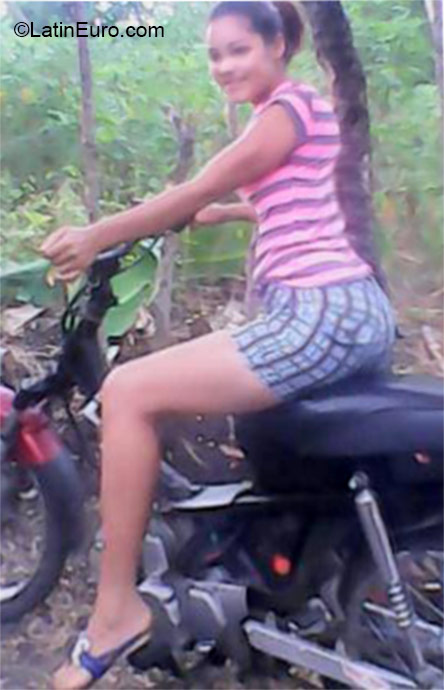 Date this exotic Dominican Republic girl Magda from Santo domingo DO24438