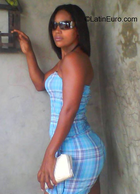 Date this sensual Dominican Republic girl Rosa from San Pedro de Macoris DO24443