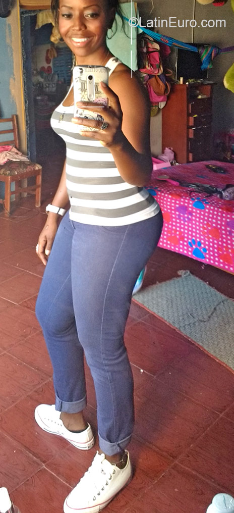 Date this pretty Colombia girl Patricia from Villavicencio CO18497