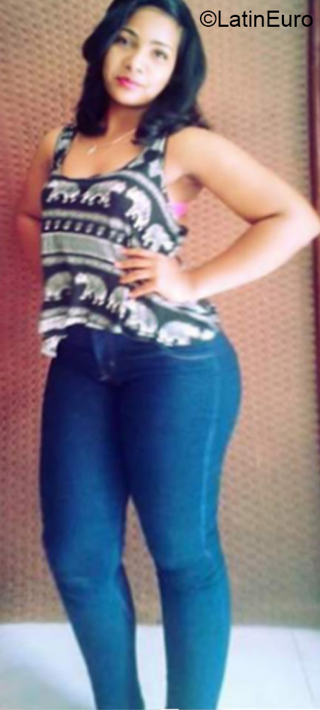 Date this charming Dominican Republic girl Madelin from Santo Domingo DO24481