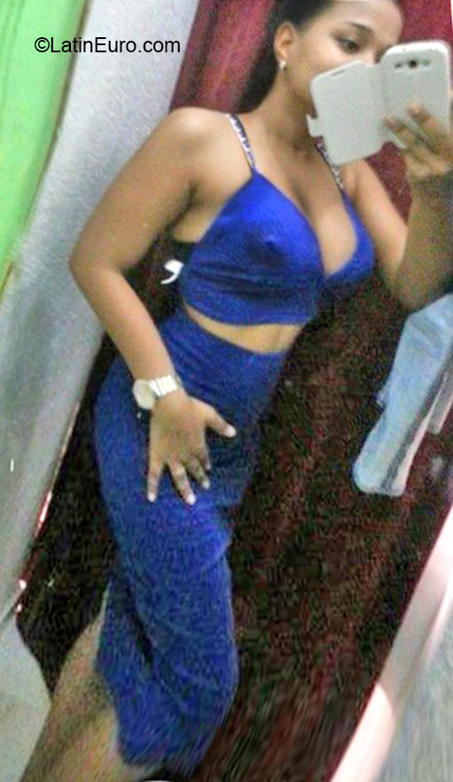 Date this cute Dominican Republic girl Sarah from Santo Domingo DO24483