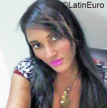 Date this stunning Dominican Republic girl Yudi from Santo Domingo DO24528