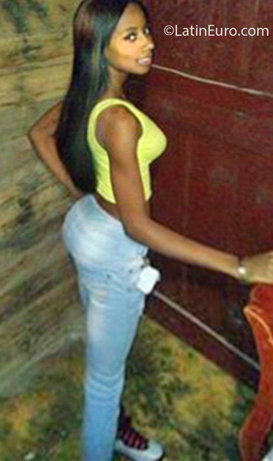 Date this cute Dominican Republic girl Charleni from San Pedro de Macoris DO24547