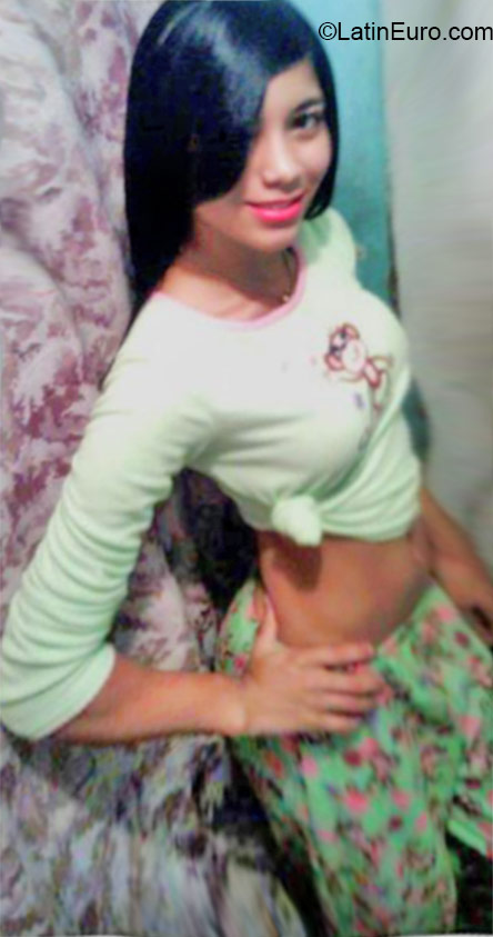 Date this nice looking Dominican Republic girl Molly from Santo Domingo DO24570