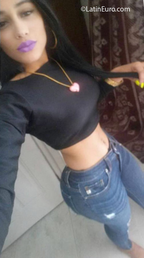 Date this pretty Dominican Republic girl Cinthia from La Vega DO24614