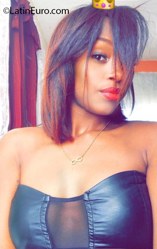 Date this foxy Dominican Republic girl Joane from Santo Domingo DO24641