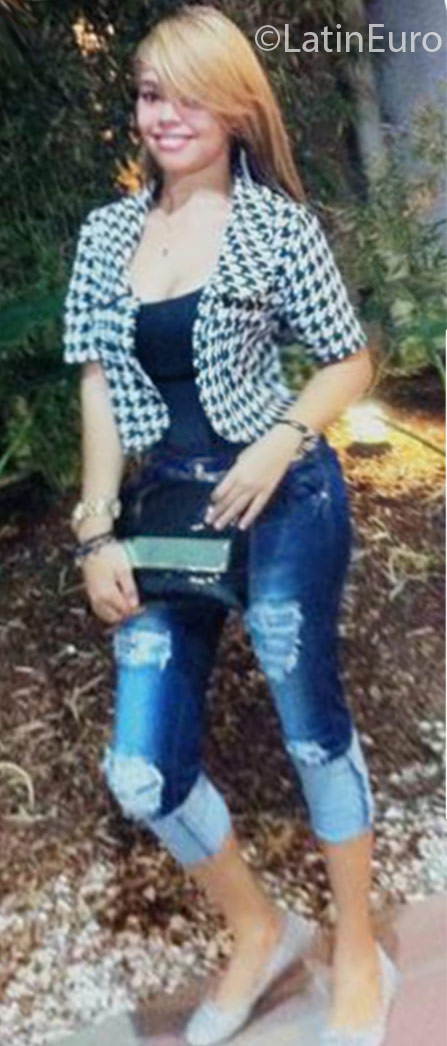 Date this good-looking Dominican Republic girl Shantie from Santo Domingo DO24673